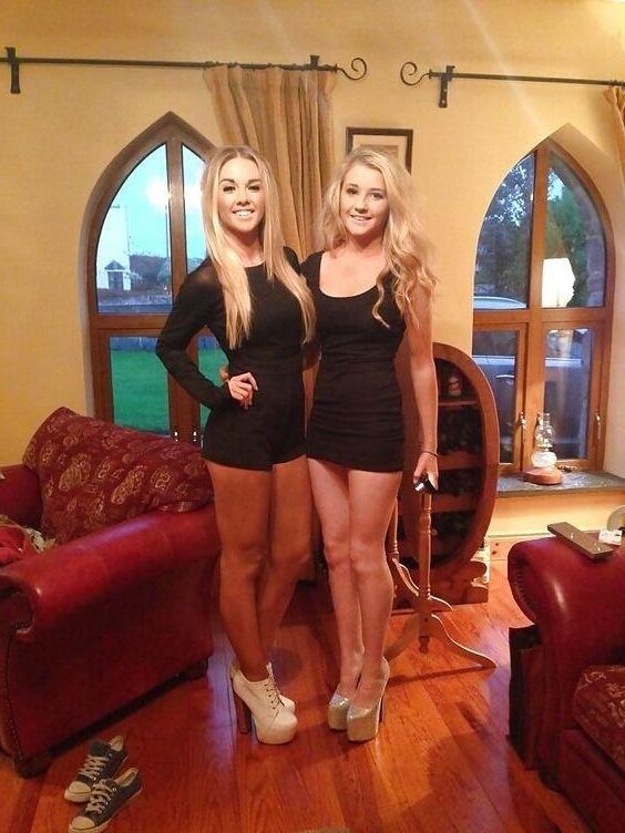 Blonde irische Chav in High Heels