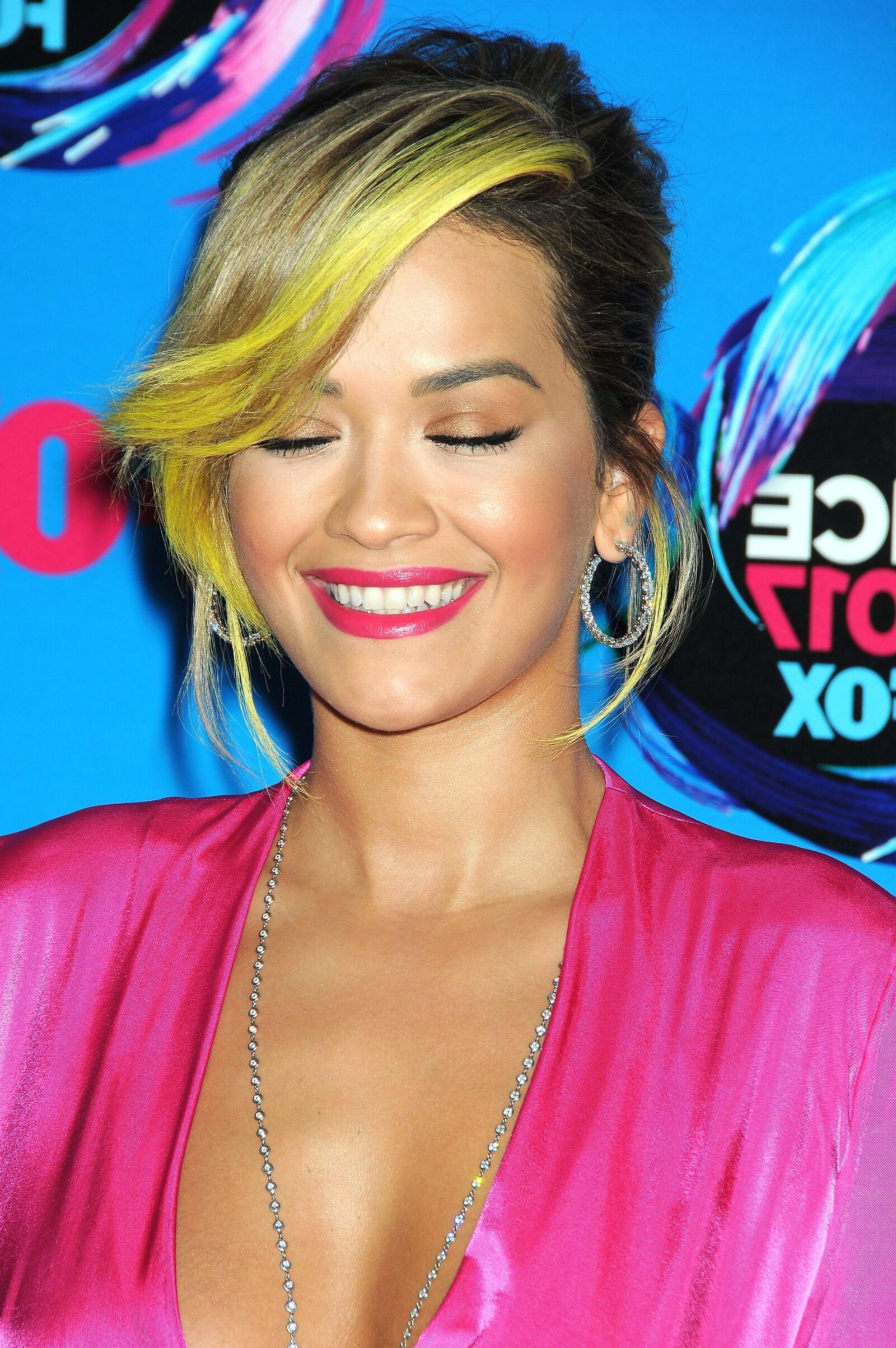 Rita Ora - Tend Choice Awards