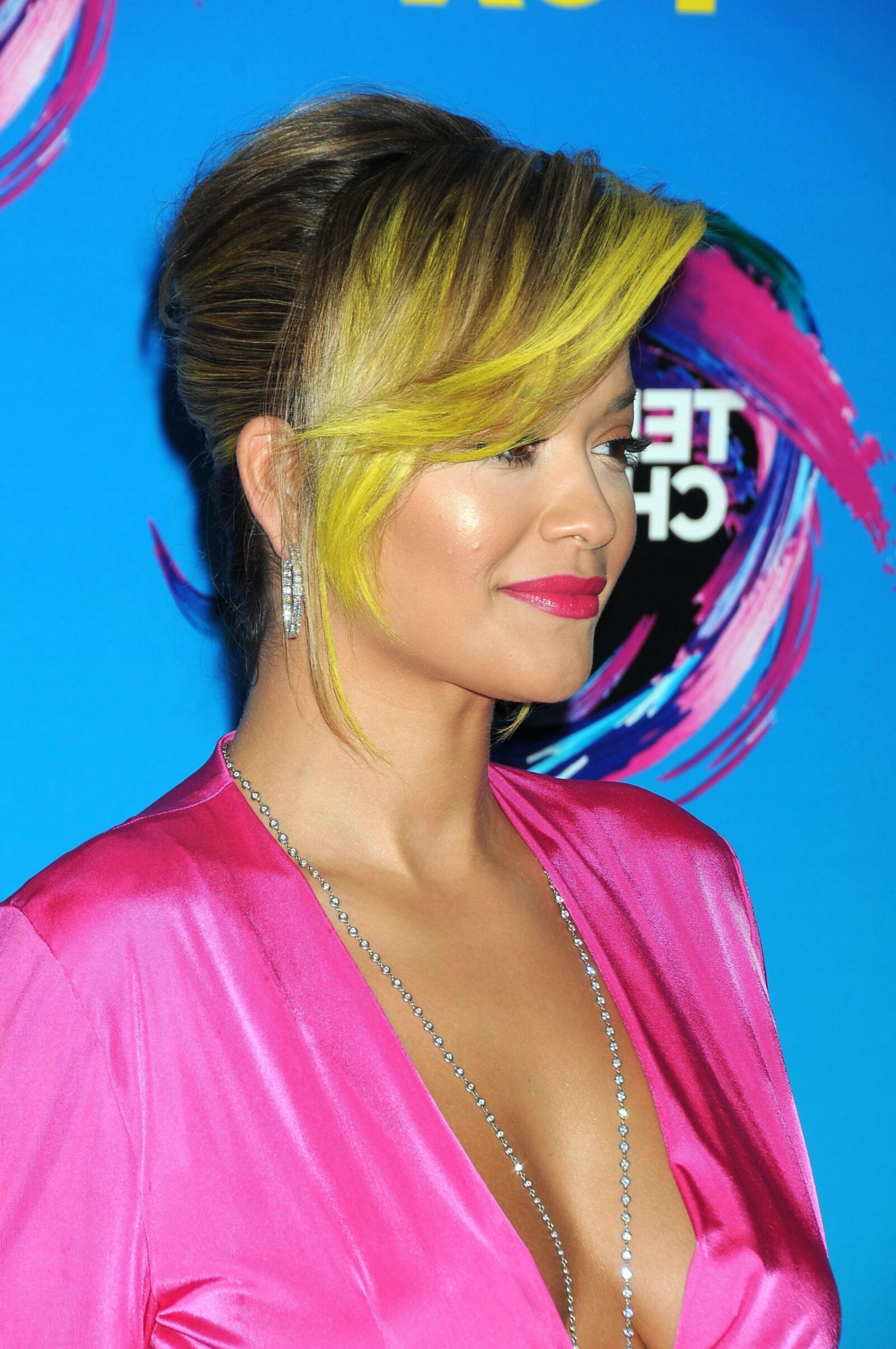 Rita Ora - Tend Choice Awards