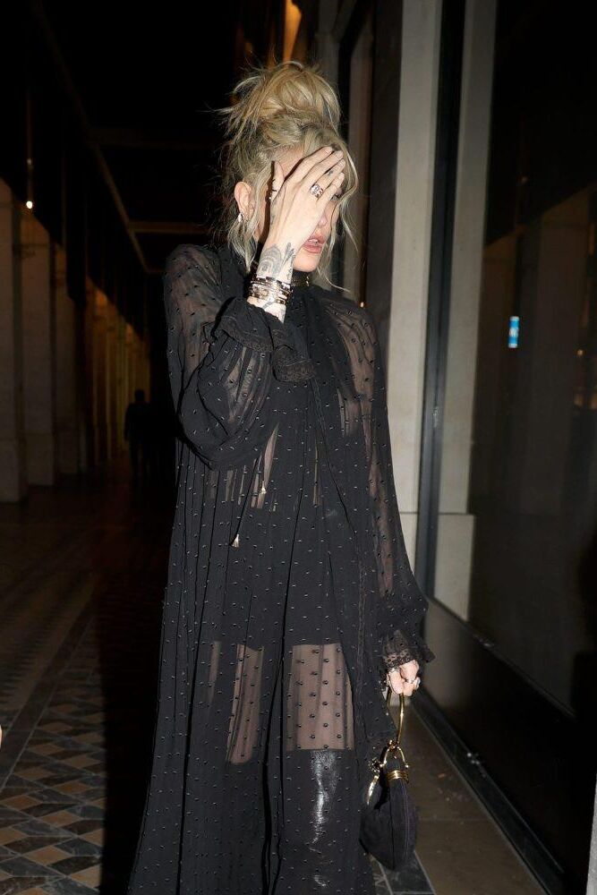 Paris Jackson arrive à Costes Party