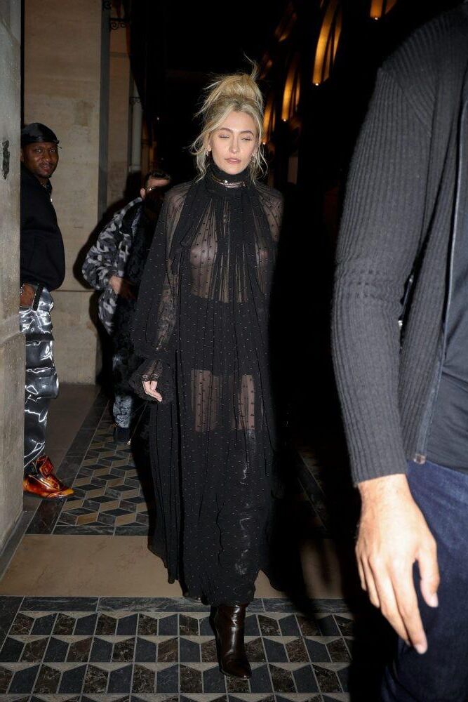 Paris Jackson arrive à Costes Party