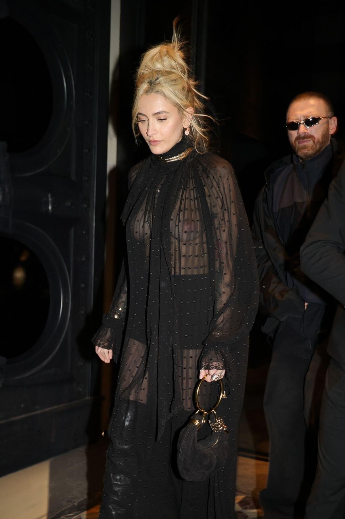 Paris Jackson arrive à Costes Party