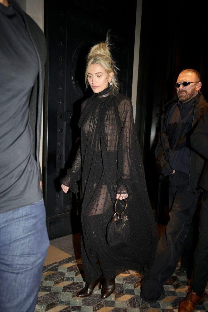 Paris Jackson arrive à Costes Party