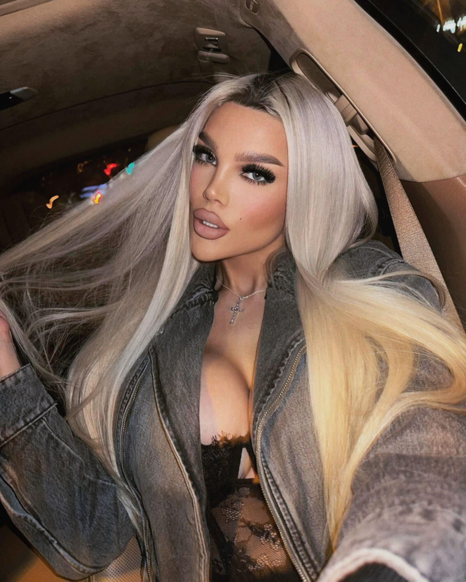 Perfect Bimbo chav Goddess Shay pour exploser si fort