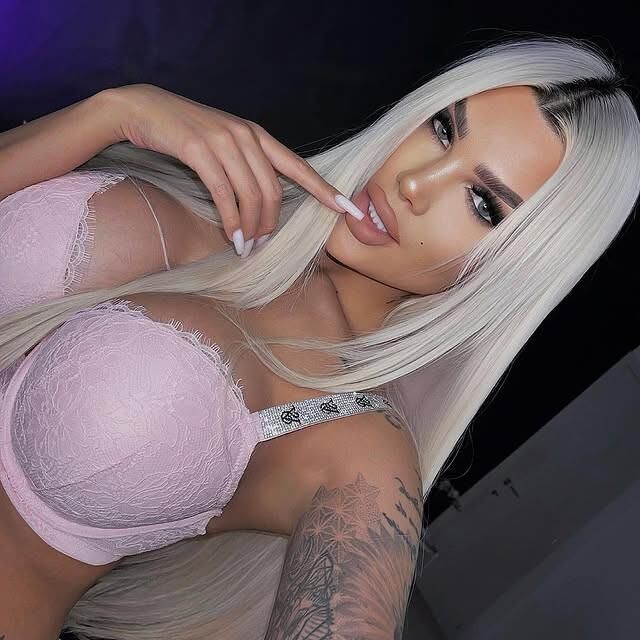 Perfect Bimbo chav Goddess Shay pour exploser si fort