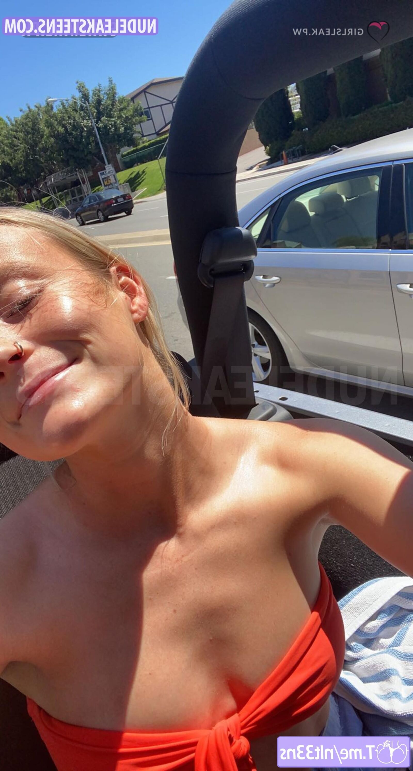 Blonde Selfie Poser