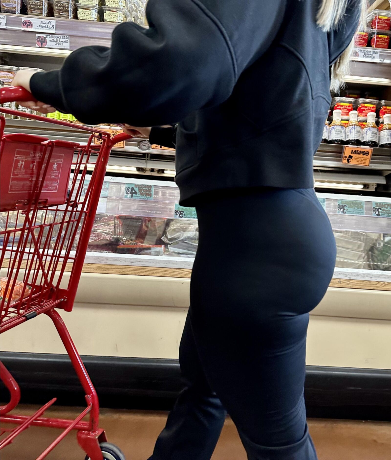 Bleach Blonde Pawg en partie noire