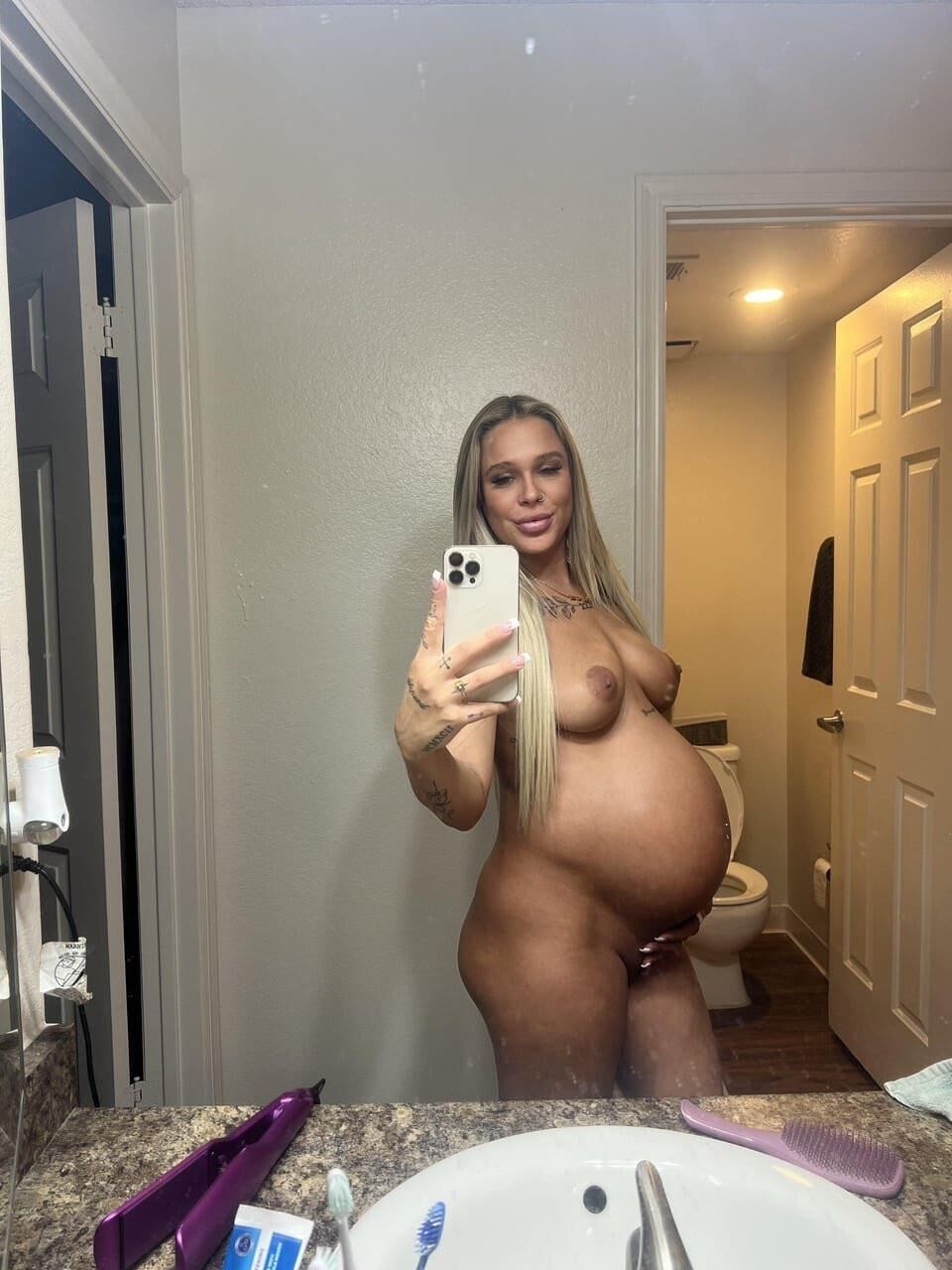 Rubia embarazada