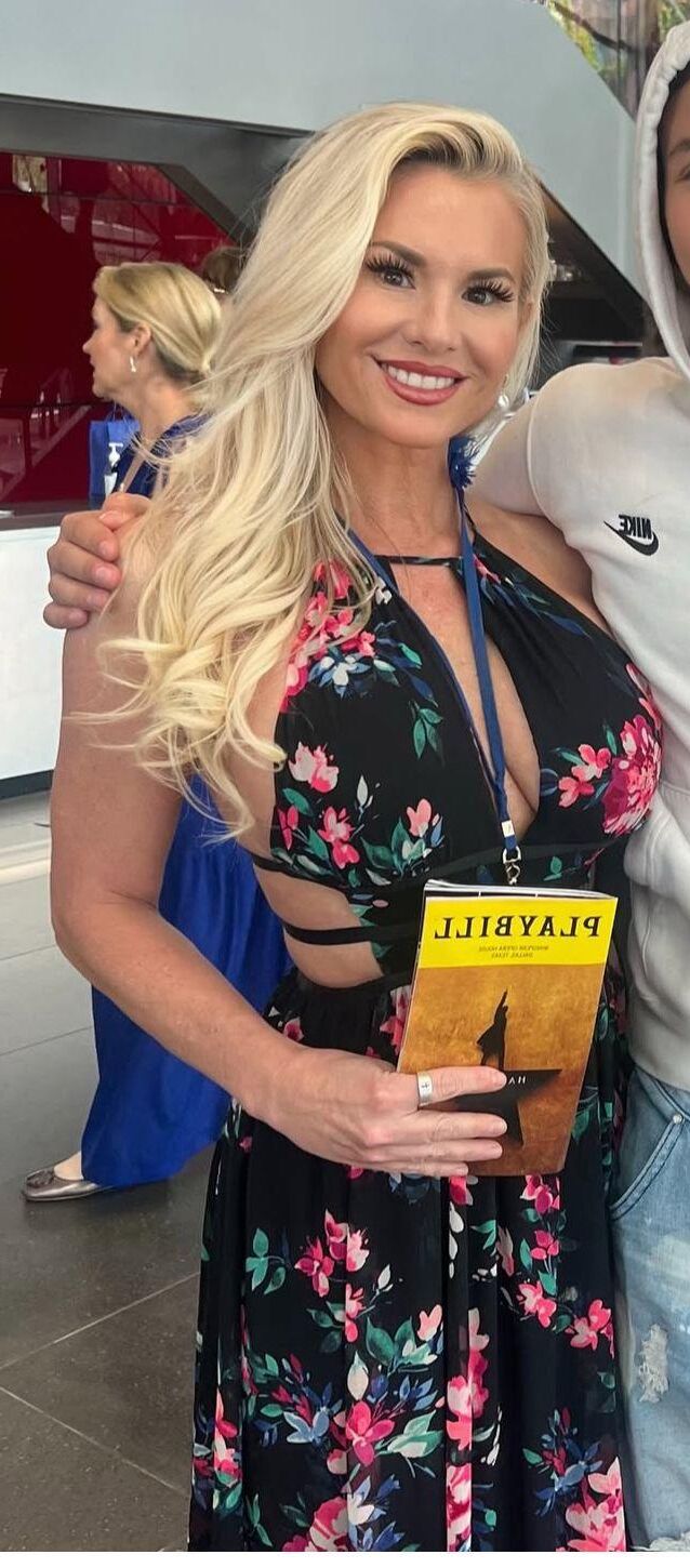 Bimbo Milf Mom