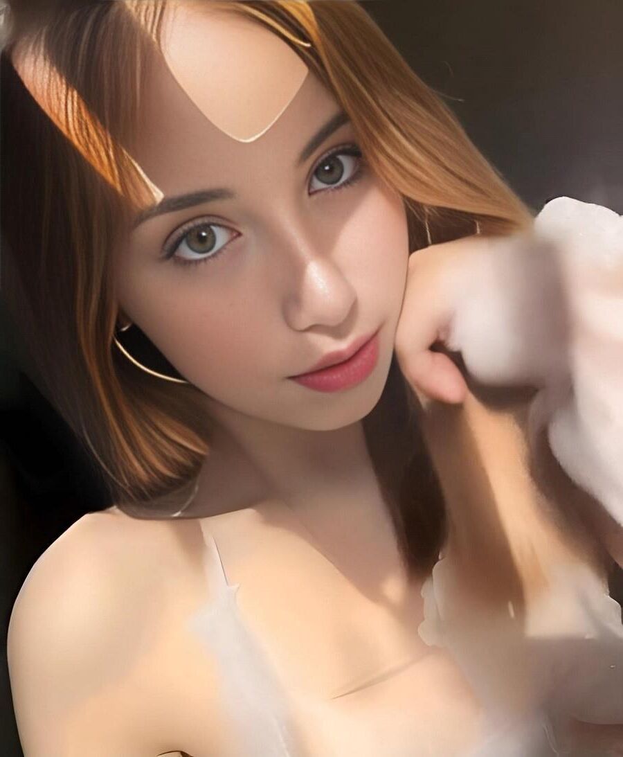 Yuuulaly posando y haciendo selfie