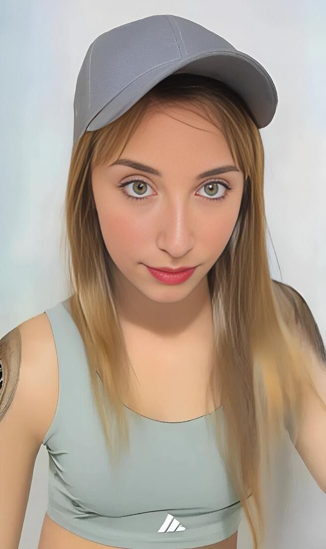 Yuuulaly posando y haciendo selfie