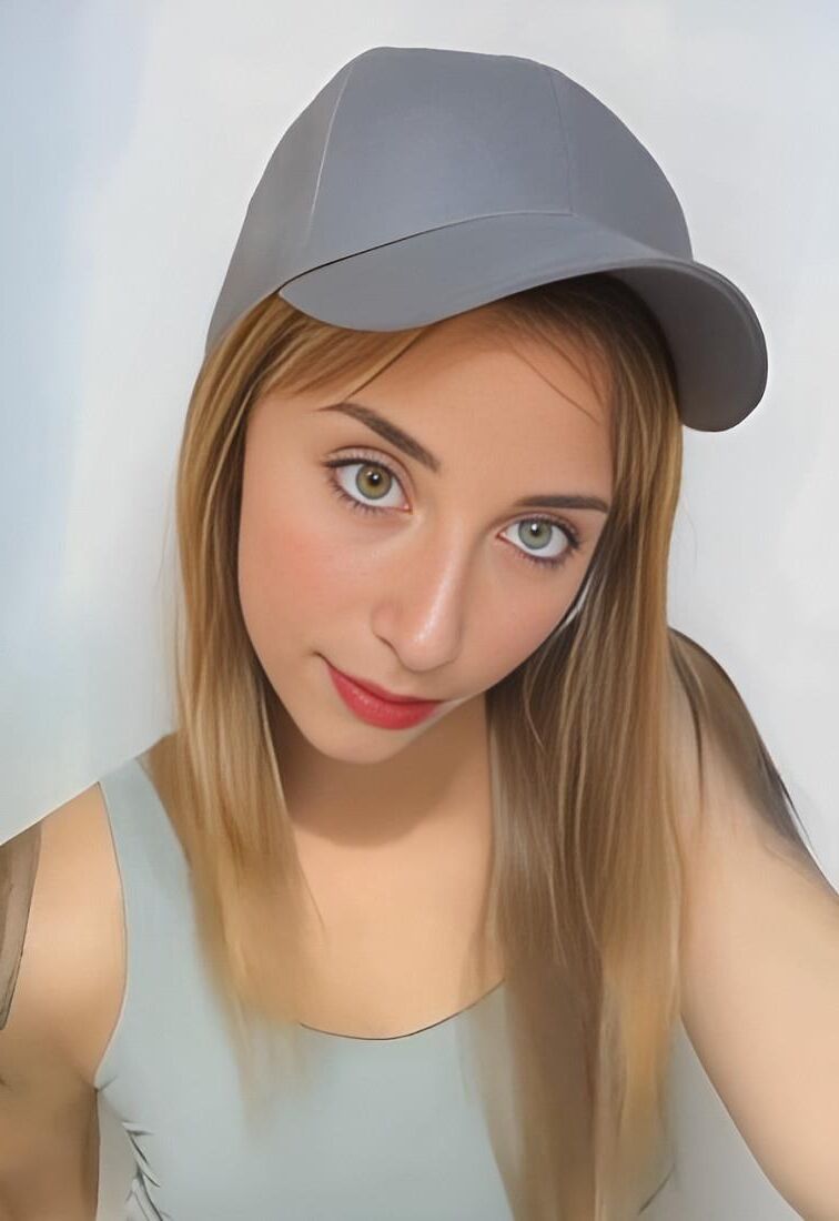 Yuuulaly posando y haciendo selfie