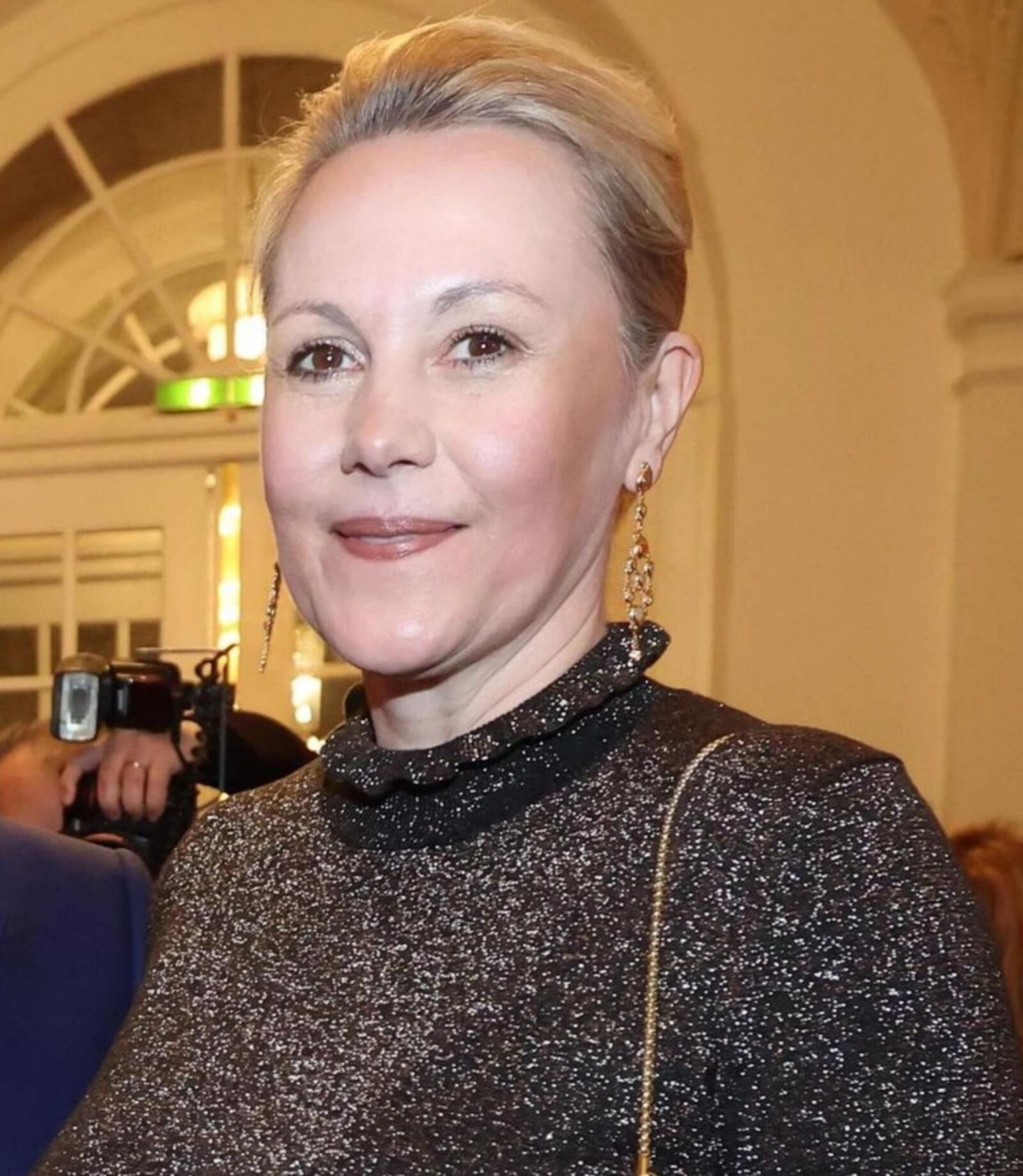 Bettina W. Gesellschaftsdame Fuer Schoen Geilen Fick！