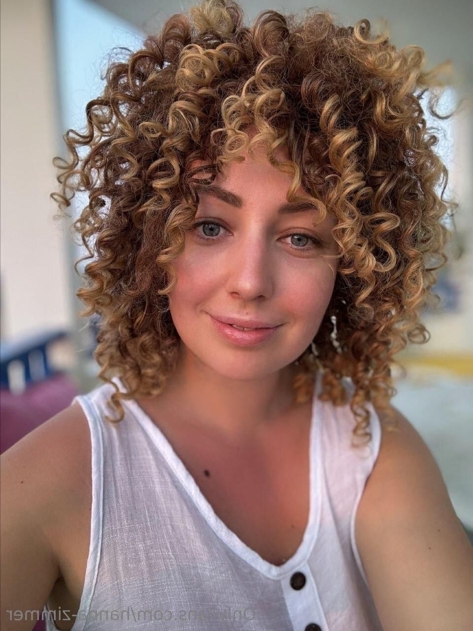 Hanna огромные сиськи с большой задницей Curly Blonde Milf Mixed Hot Shots