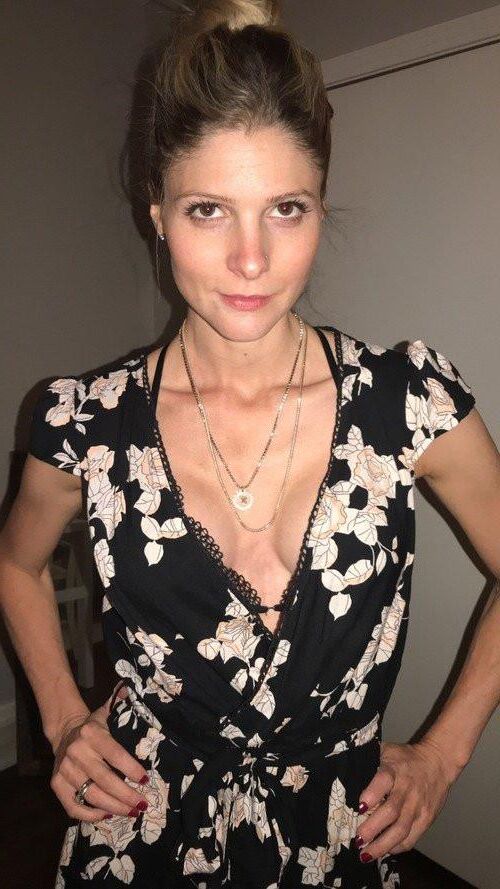 ホット、タイトボディブロンドの熟女