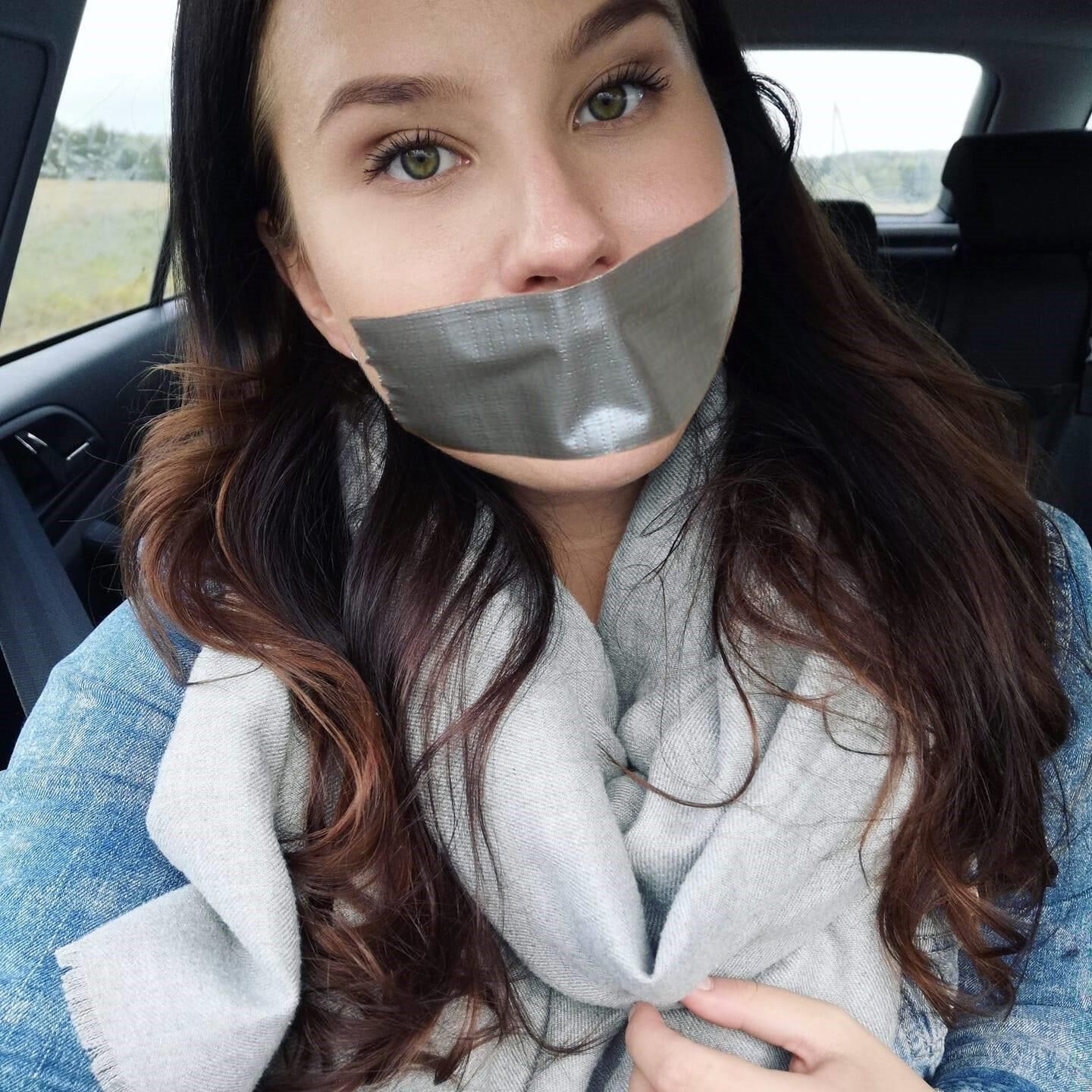 лента заткнутых девушек