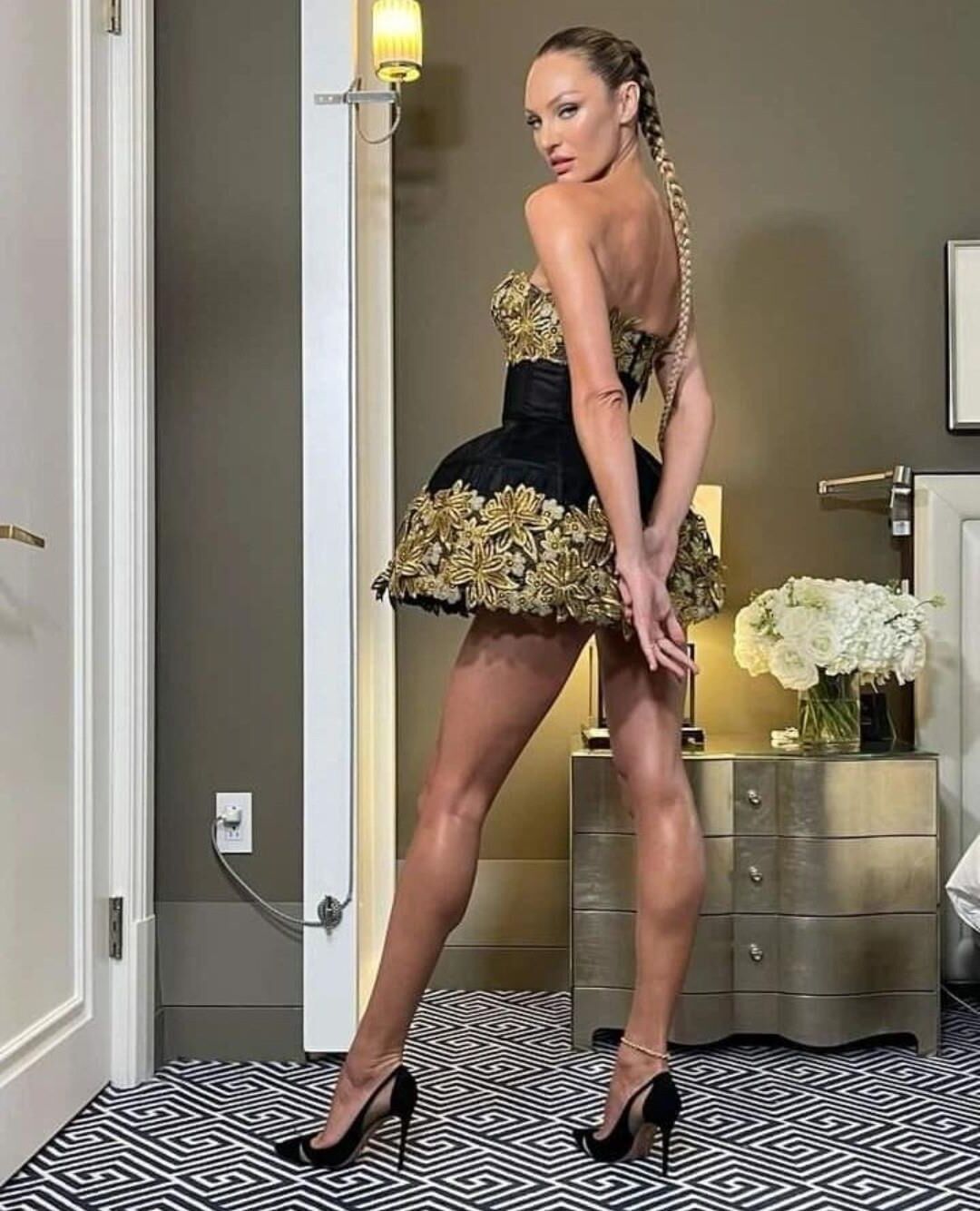 Candice Swanepoel LEGGY WANKYY MICRO MINI MINI Robe