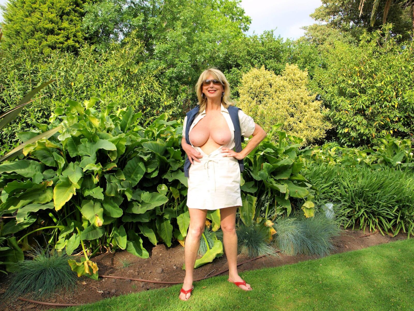 ❤️Our SEXY LADY DI@NE😍FROLICS in the GARDENS👩💋!