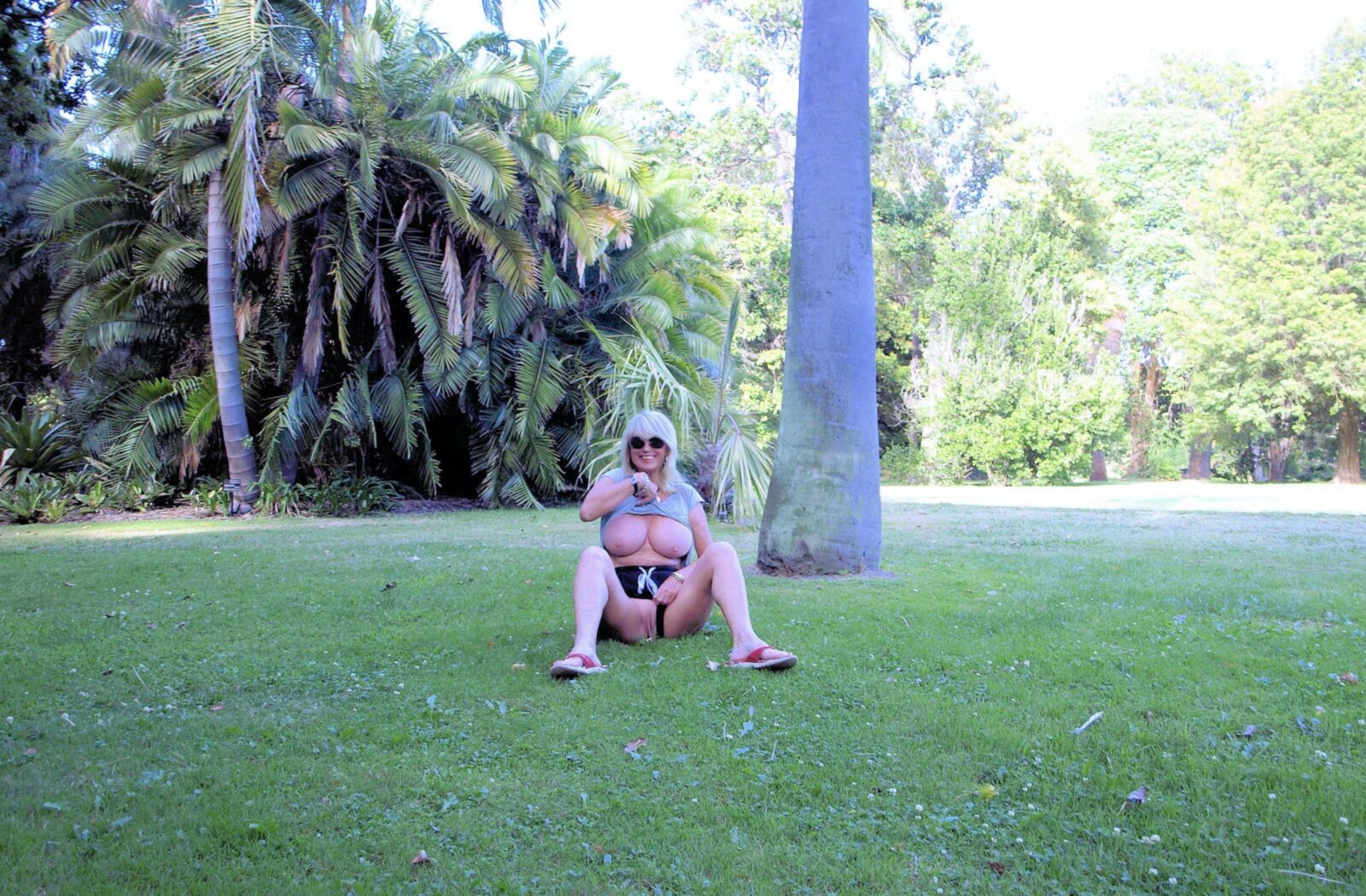 ❤️Our SEXY LADY DI@NE😍FROLICS in the GARDENS👩💋!