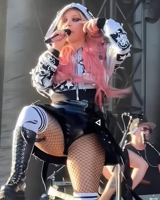 Avril Lavigne upskirts 