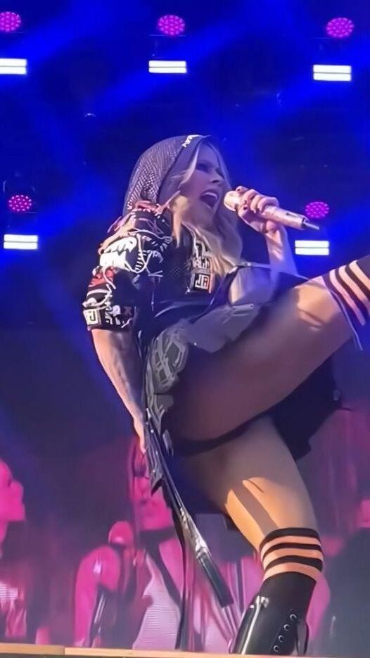 Avril Lavigne upskirts 