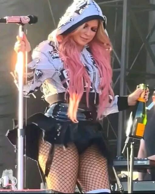 Avril Lavigne upskirts 