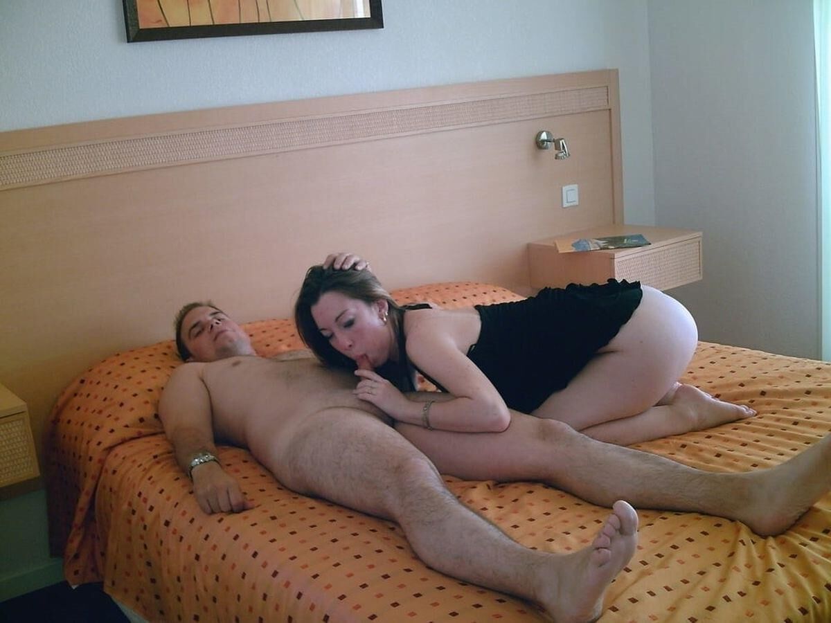 Déesse Emilie avec son grand cul mignon