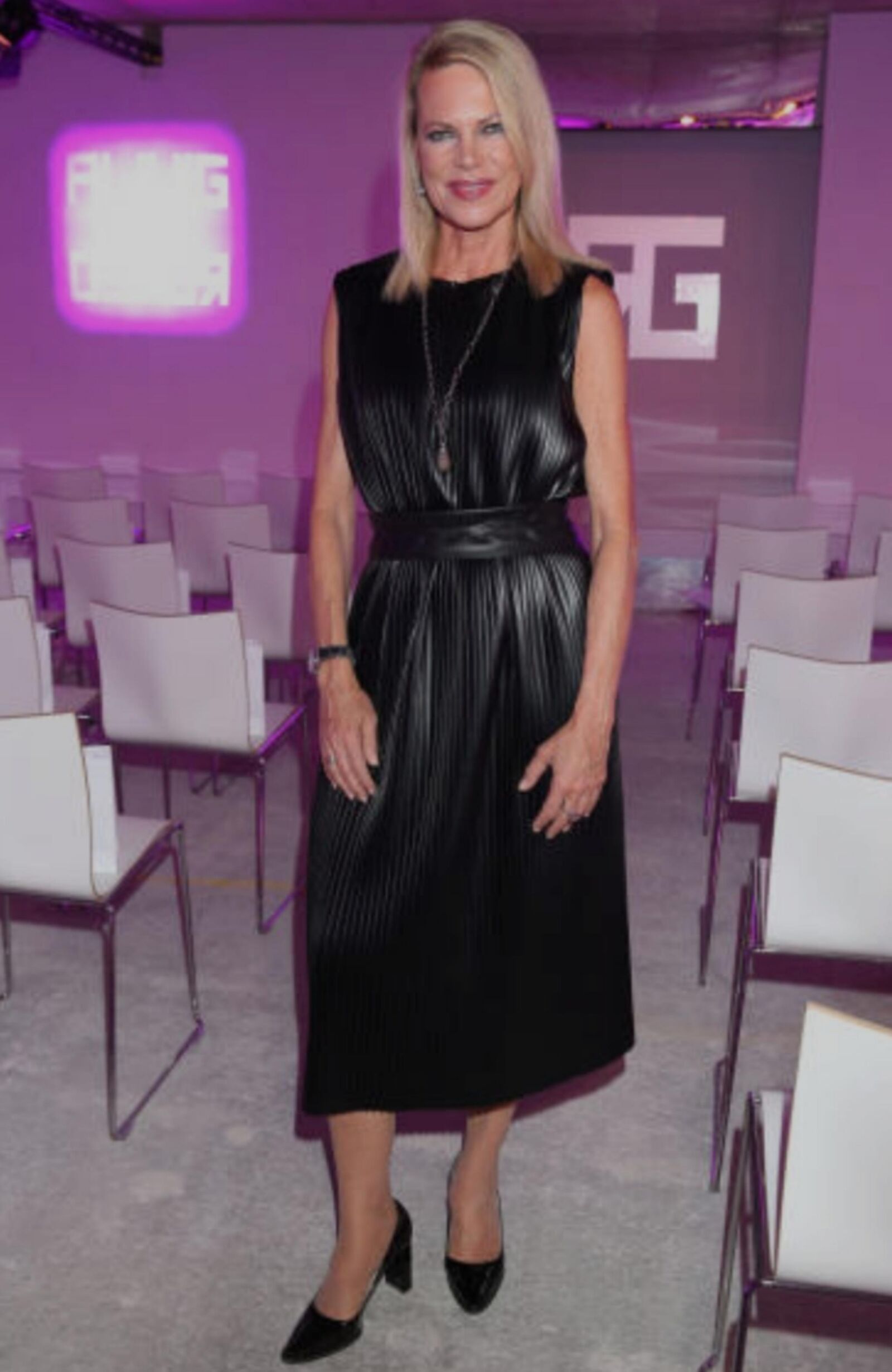 Nina R. Alte geile Fickschlampe in sexy Satin Teil ! 