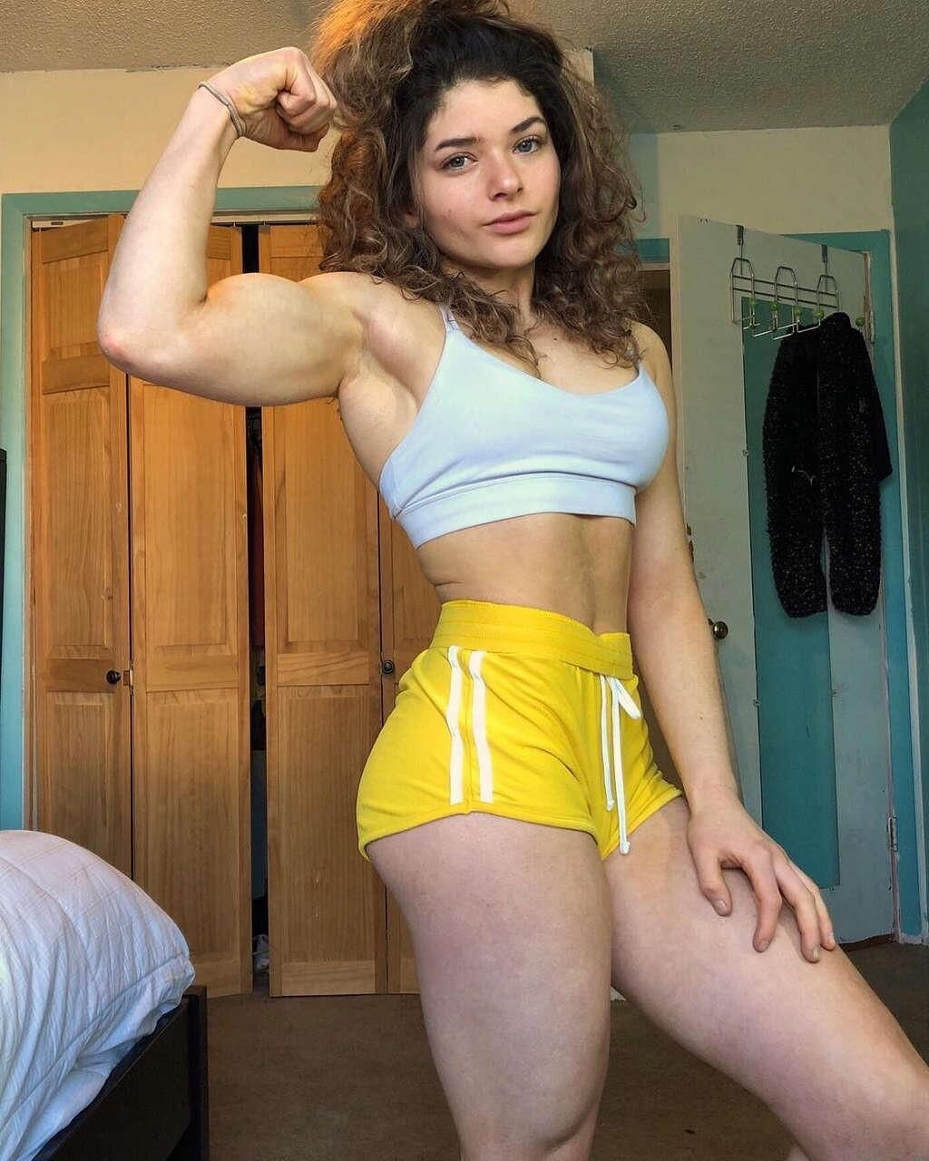 Muscle Mommies 