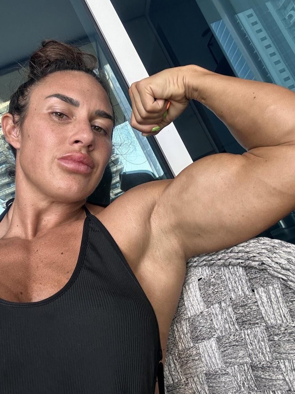 Muscle Mommies 
