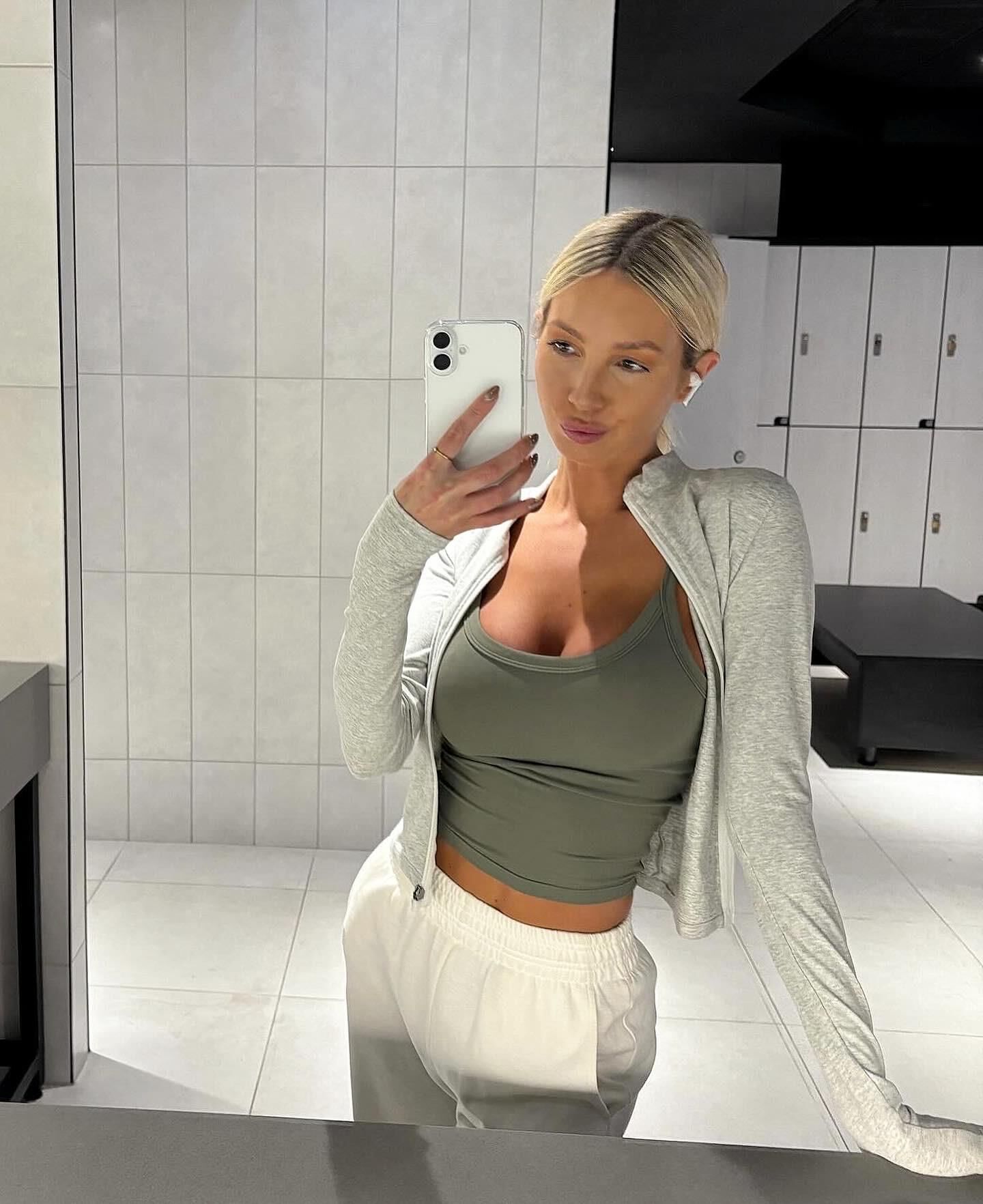 Jessie sexy blondes Mädchen