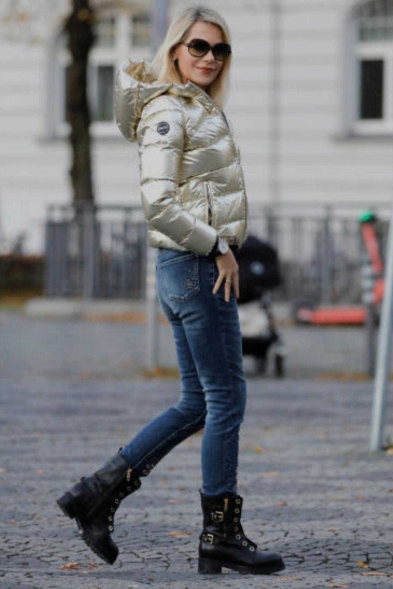Nina R. Alte geile Fickschlampe in sexy Satin Teil ! 