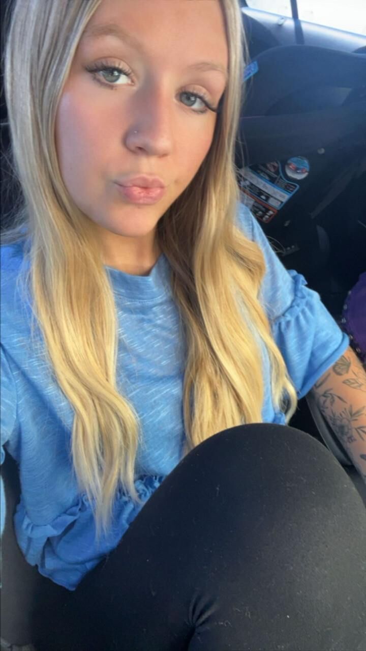 Loira de um ano Haley é uma vagabunda do Snapchat