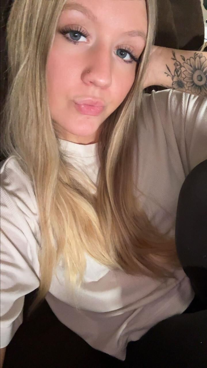 Loira de um ano Haley é uma vagabunda do Snapchat