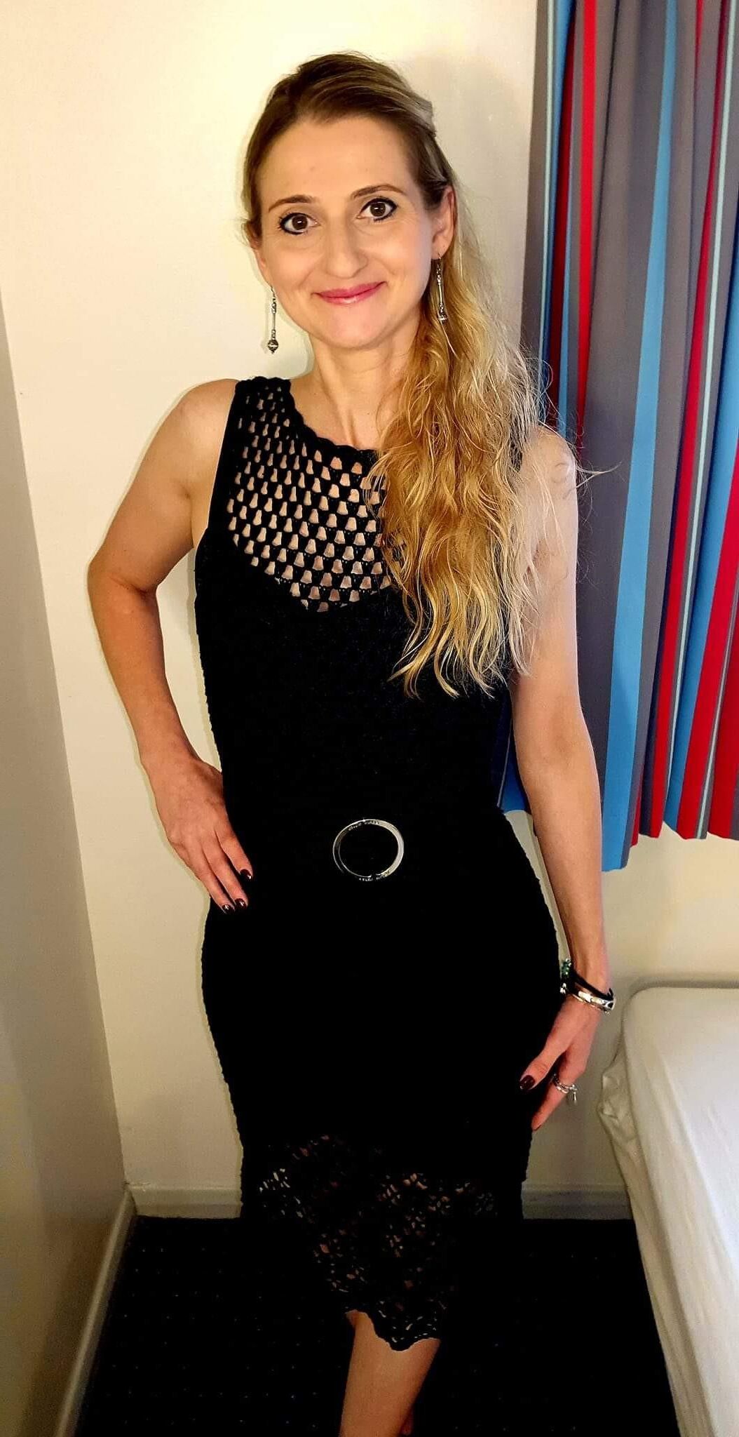 Os peitos pequenos de Emma me dão ejaculação prematura!
