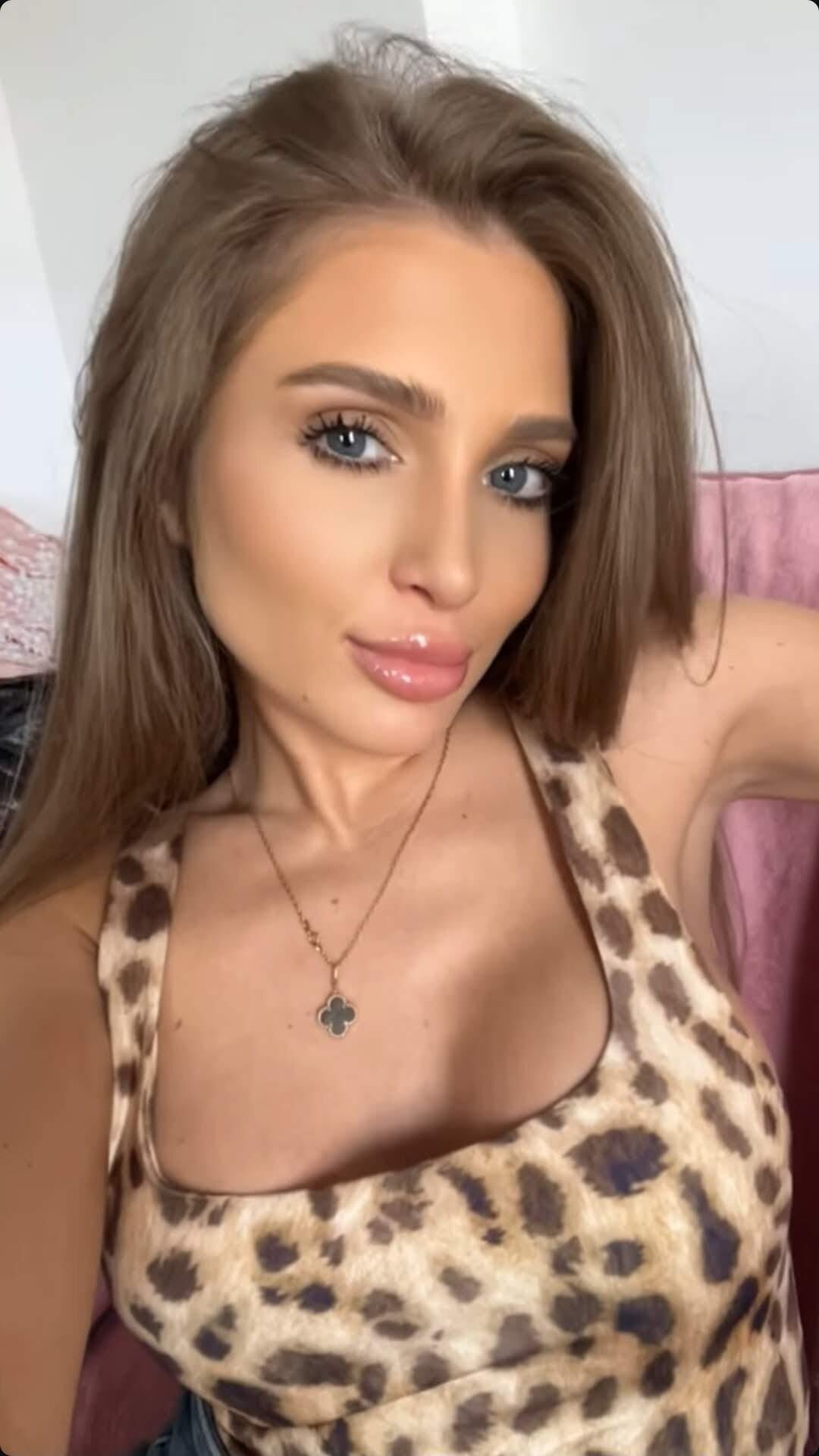 ルーマニアのBimbo Slut Mihaela g