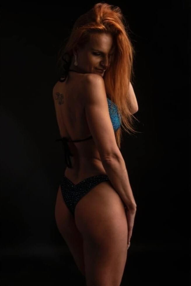 Iva Pazderkova ( )