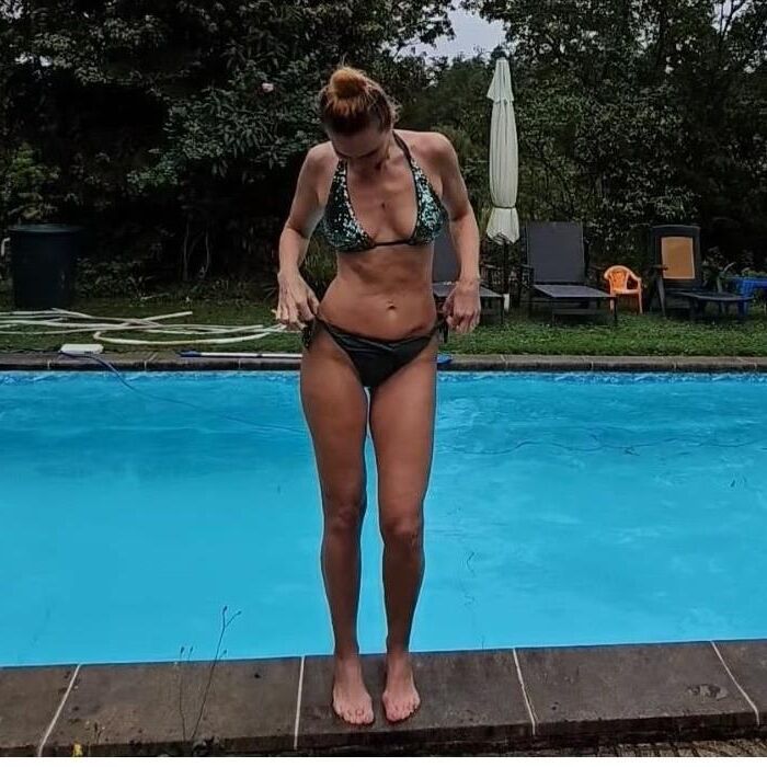 Iva Pazderkova ( )