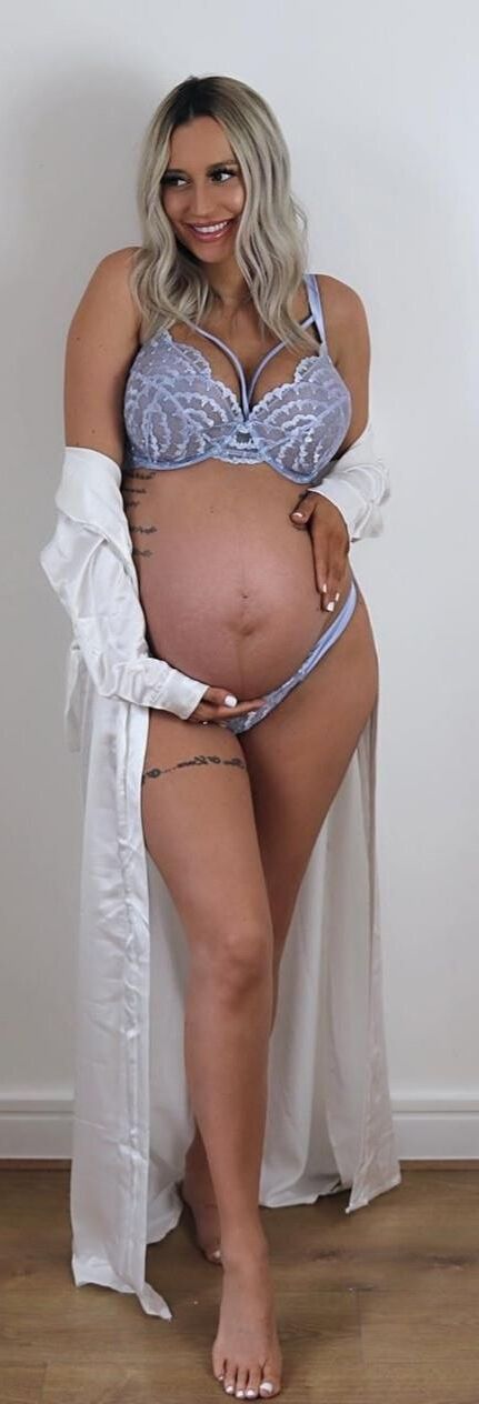 Blonde Preggo Power 