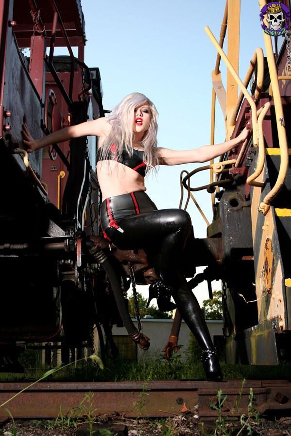 Miss Mosh Bondage Model