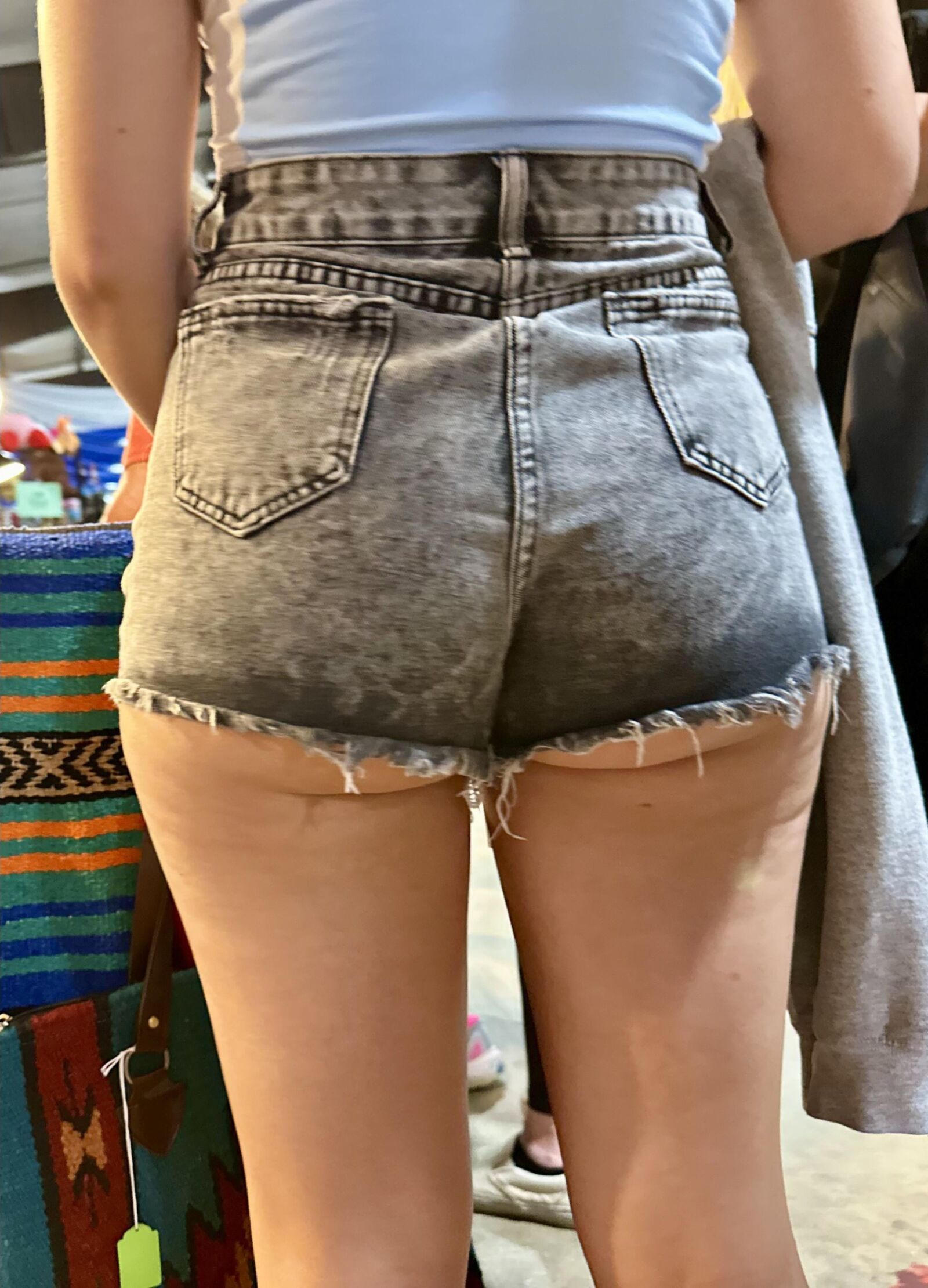 Oh ce cul adolescent à la foire ...