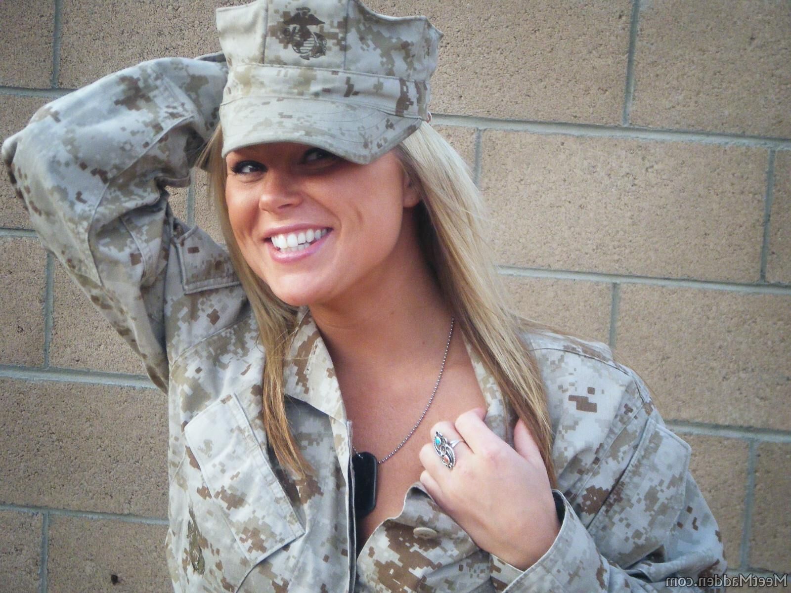 Madden Sexy in fatigues (NN)