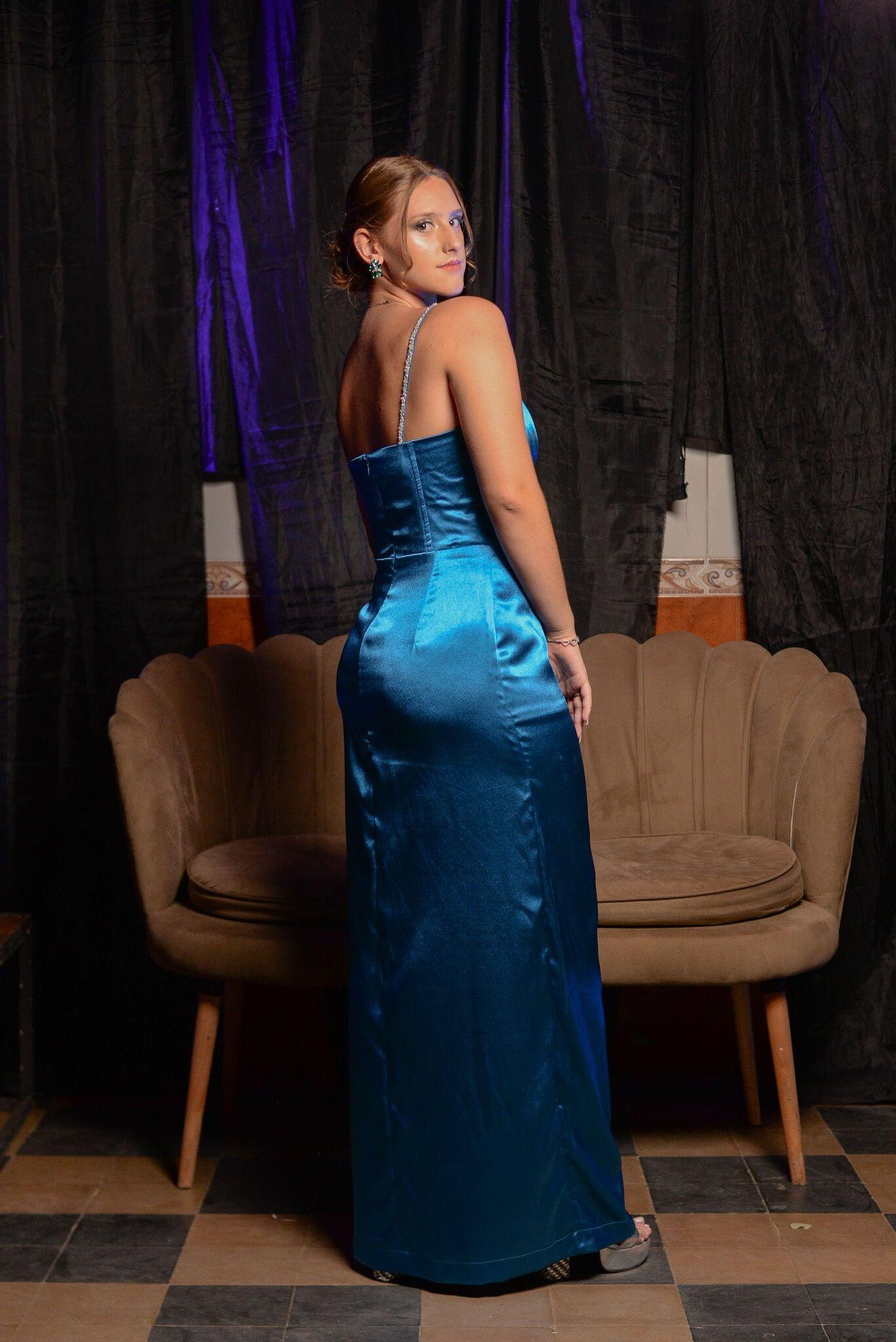 yo teen latina Vicky aime montrer son gros butin