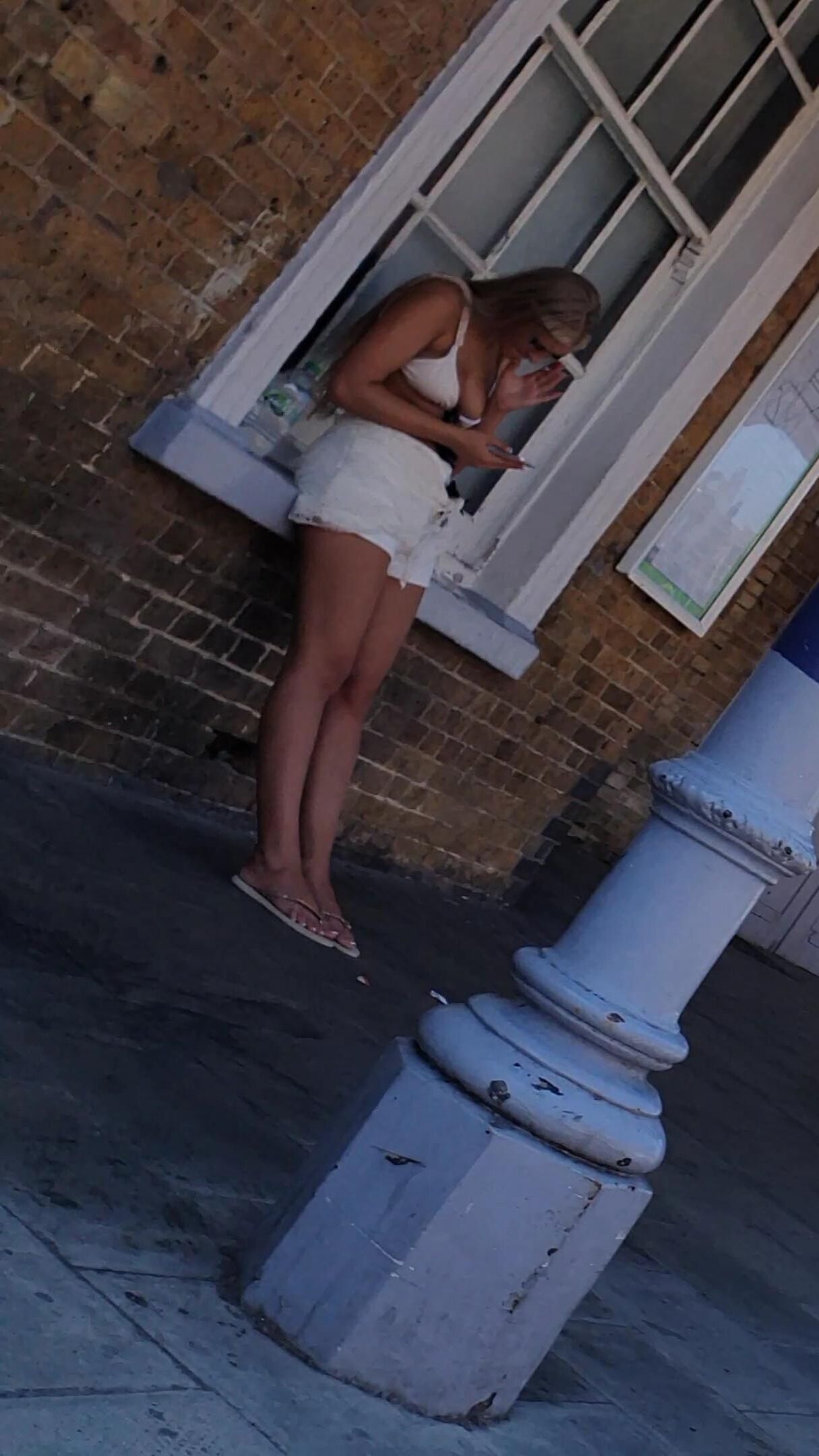[Candide] les jambes et les pieds adolescents blonds chav