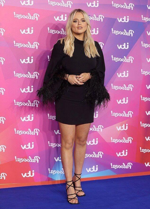 Royaume-Uni Celeb Putain Emily atack pour dégrader