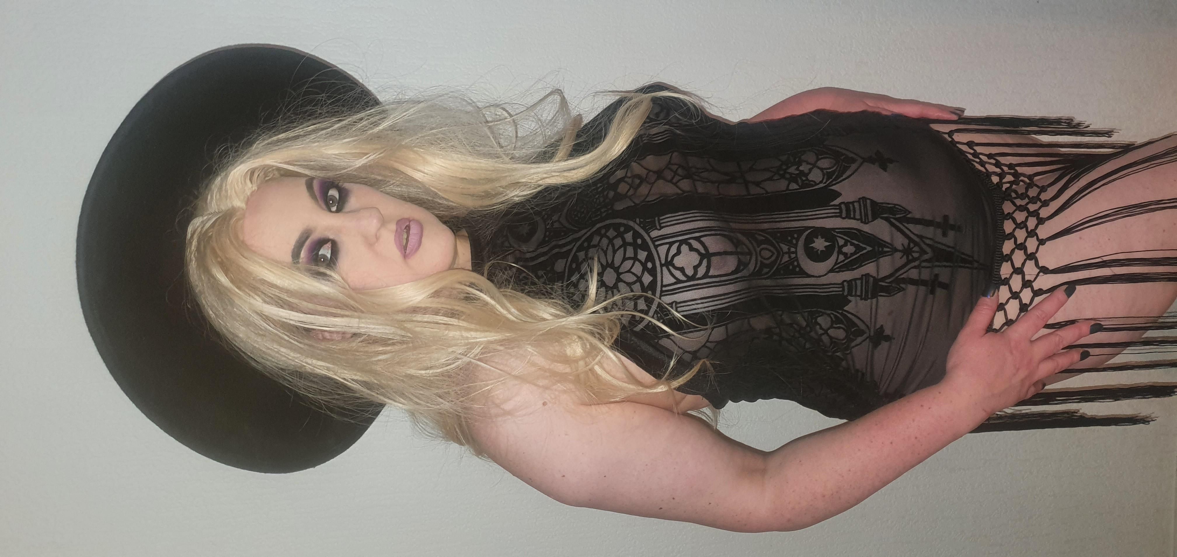 Natural MILF Amy Leaf Blonde