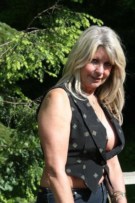 Hot Mature Wife Yvonne