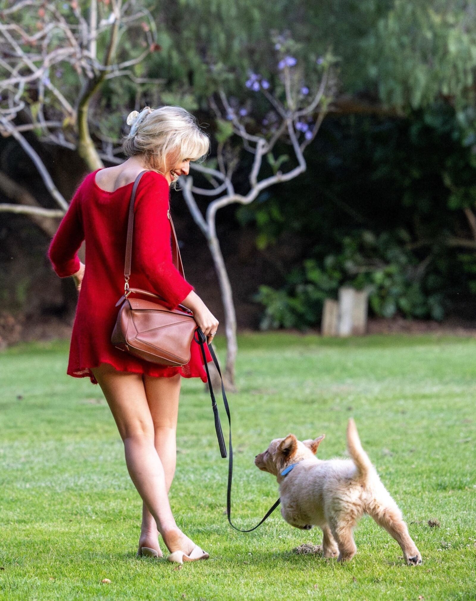 Sabrina Carpenter Seen at a park in the Hollywood Hills 