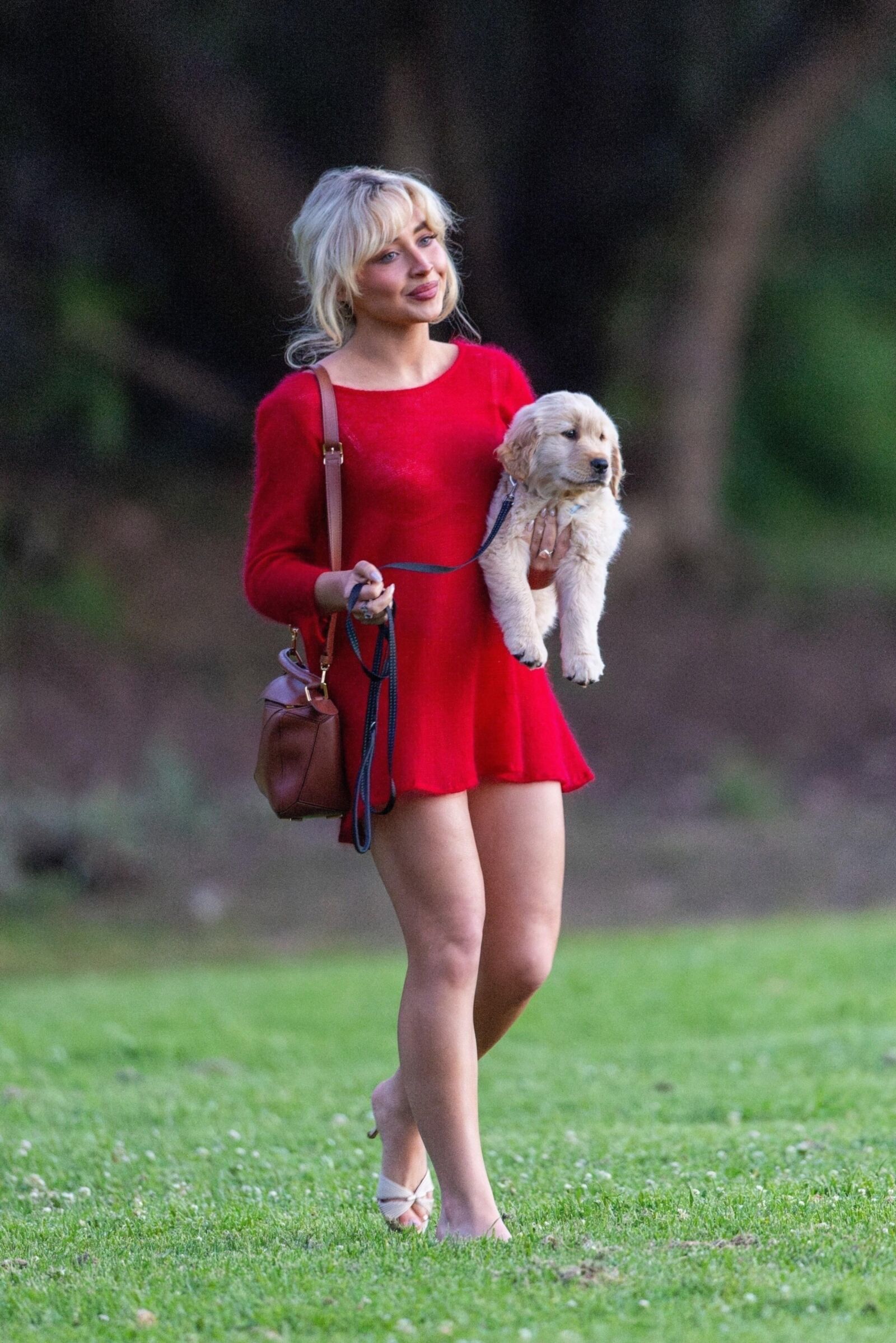 Sabrina Carpenter Seen at a park in the Hollywood Hills 