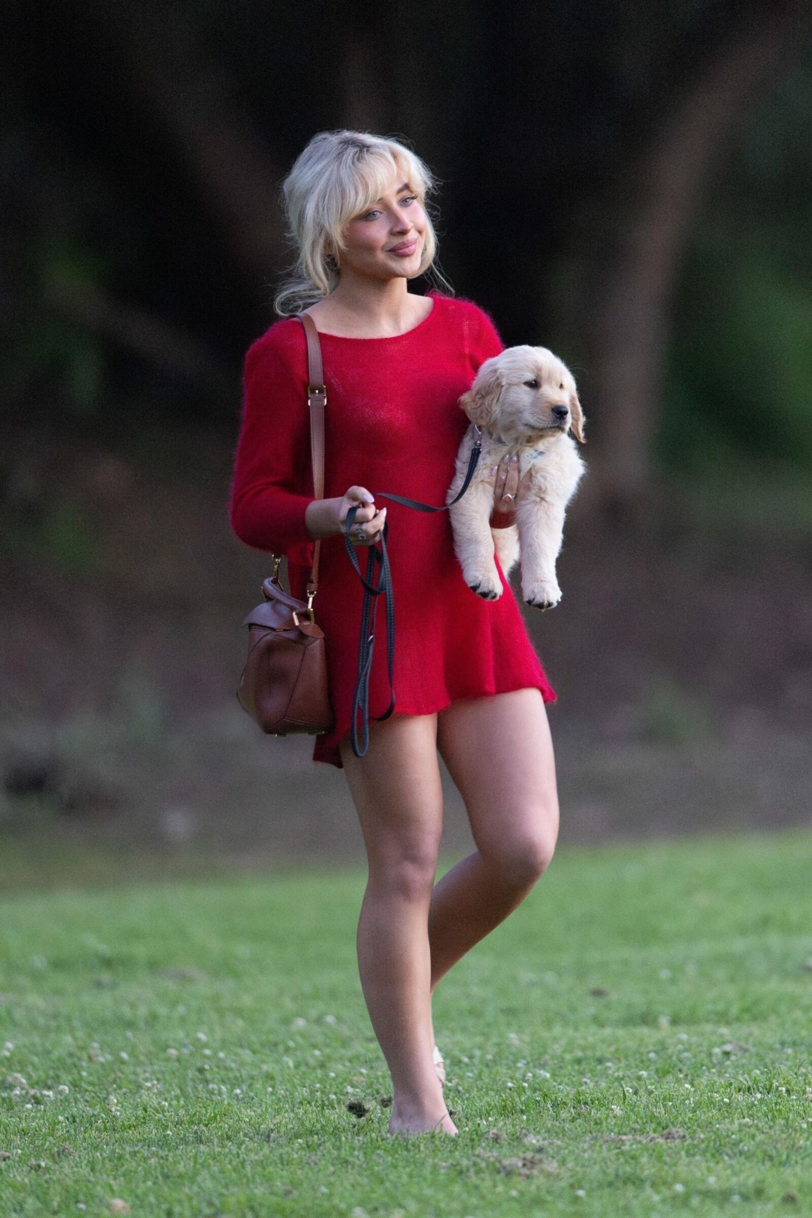 Sabrina Carpenter Seen at a park in the Hollywood Hills 